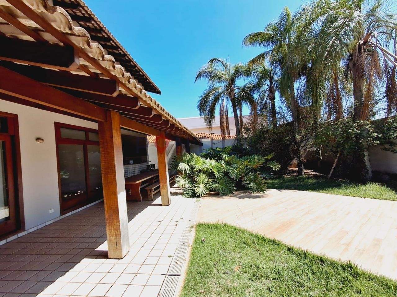 Casa para alugar de alto padrão no Jardim Maria Izabel em Marília-SP. Venha conhecer!
