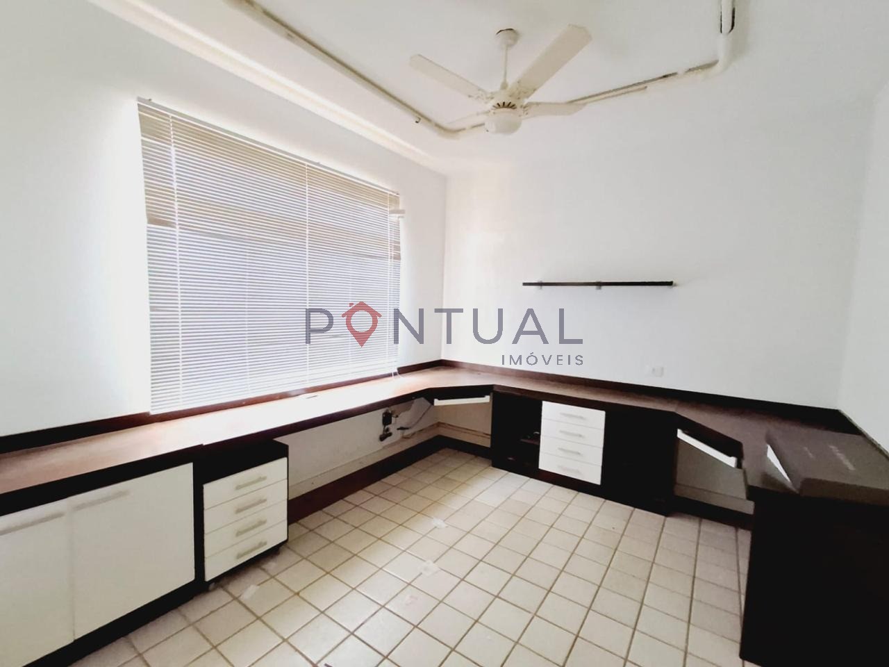 Casa para alugar de alto padrão no Jardim Maria Izabel em Marília-SP. Venha conhecer!