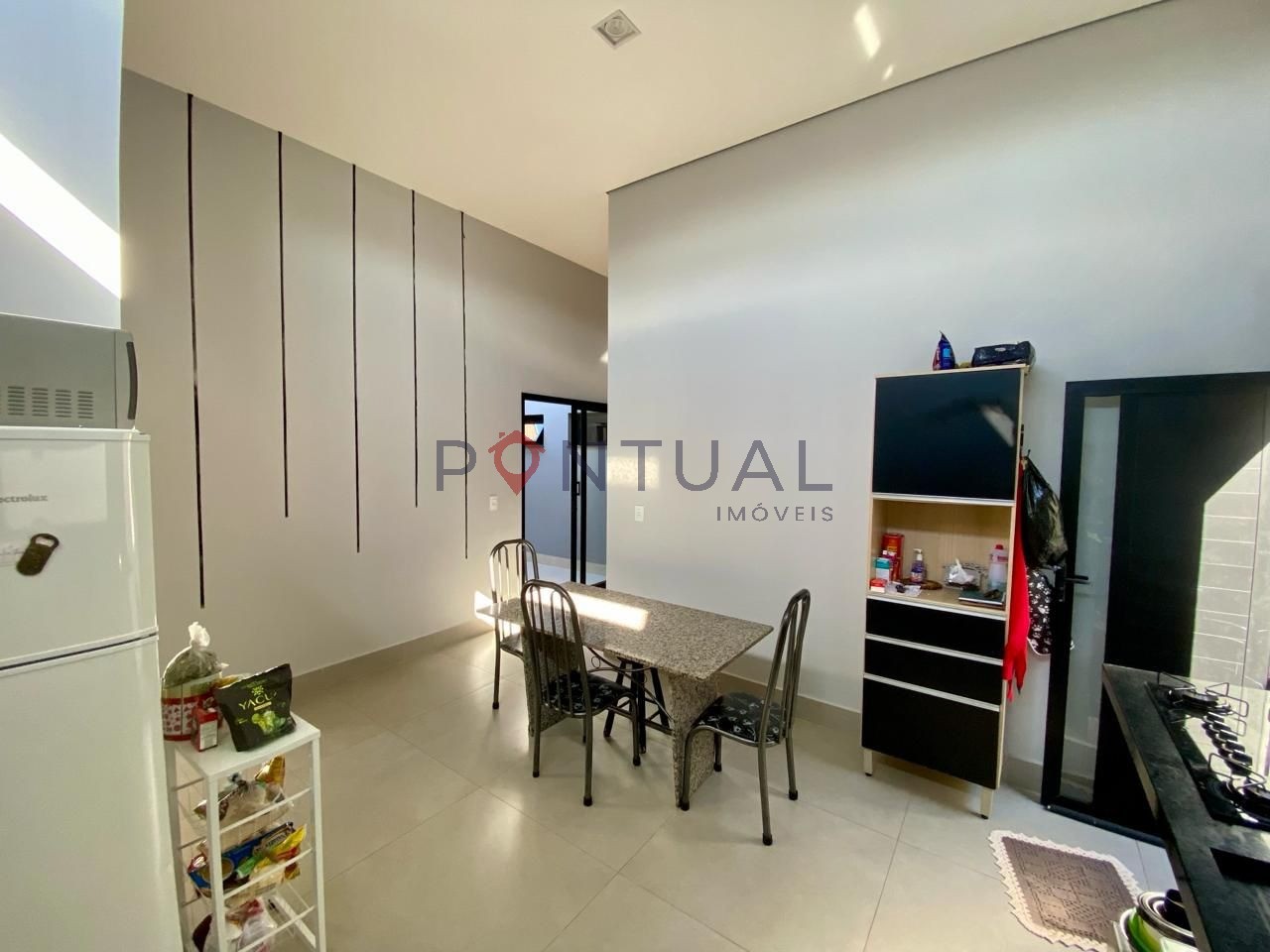 Casa de 3 quartos 1 suíteno bairro sérgio roim marília - ven