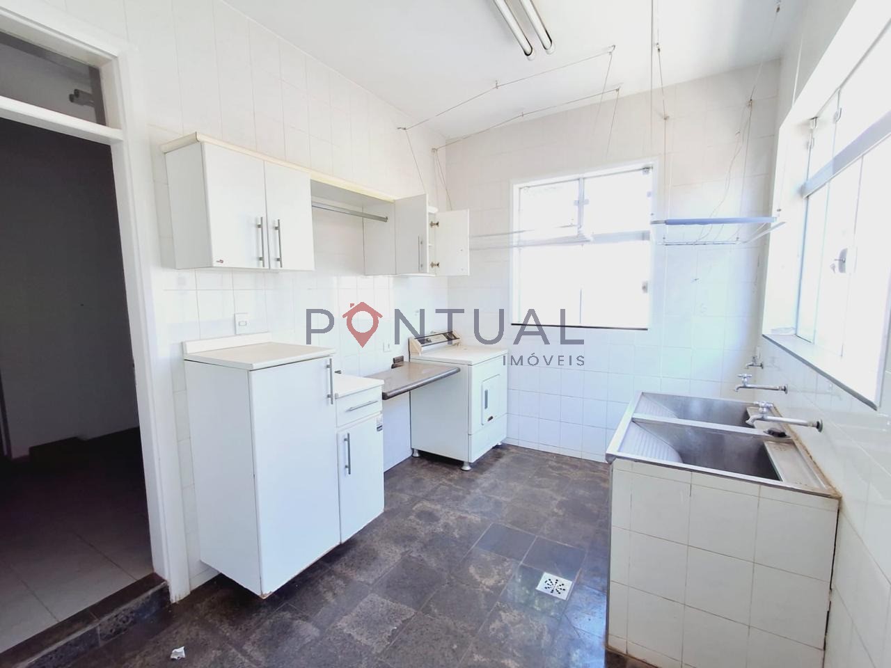 Casa para alugar de alto padrão no Jardim Maria Izabel em Marília-SP. Venha conhecer!