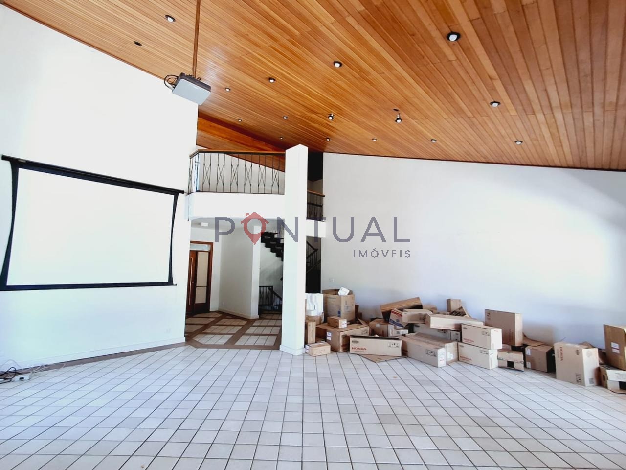 Casa para alugar de alto padrão no Jardim Maria Izabel em Marília-SP. Venha conhecer!