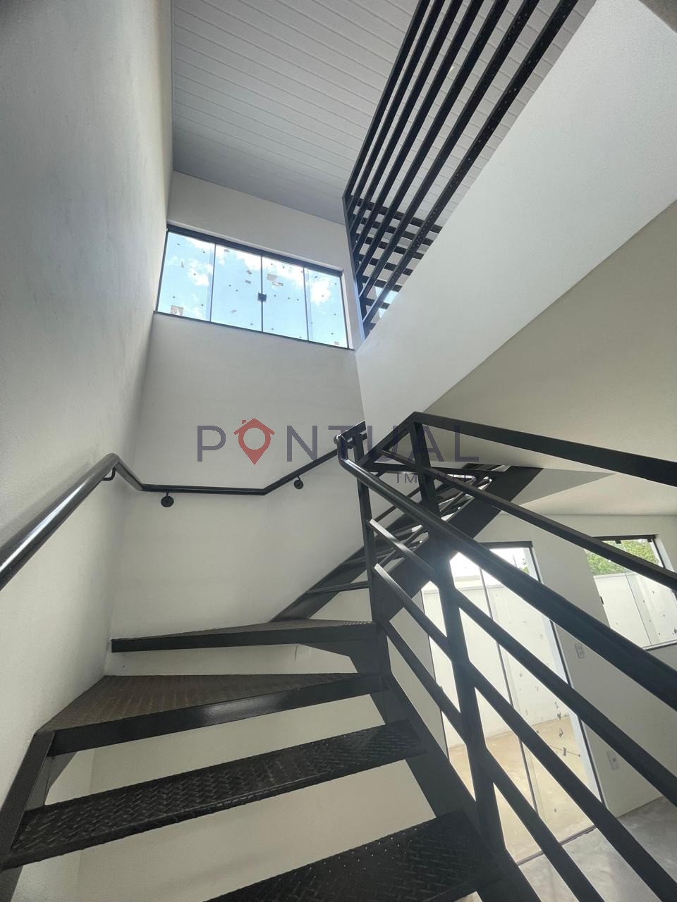 Excelente oportunidade de alugar barracão comercial no bairro Palmital em Marília-SP! Agende já a sua visita!