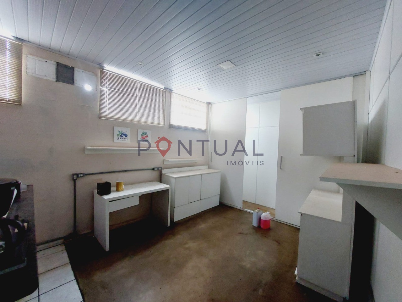 Aluguel de barracão comercial no jardim vitória, marília-sp.
