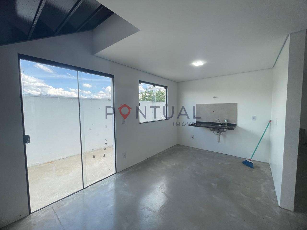 Excelente oportunidade de alugar barracão comercial no bairro Palmital em Marília-SP! Agende já a sua visita!