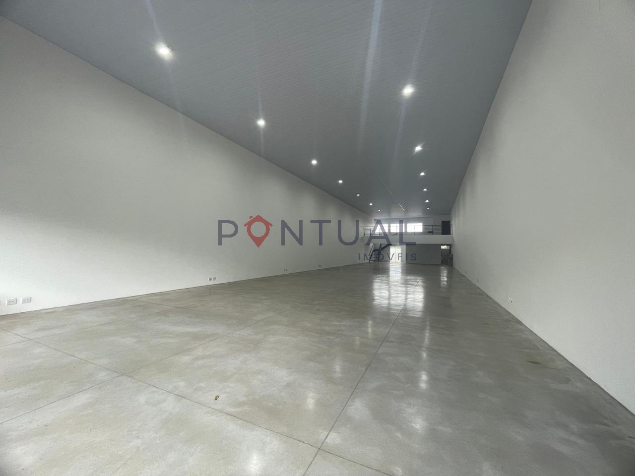 Excelente oportunidade de alugar barracão comercial no bairro Palmital em Marília-SP! Agende já a sua visita!