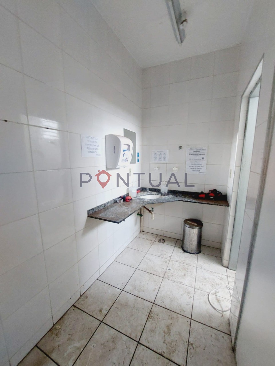 Aluguel de barracão comercial no jardim vitória, marília-sp.