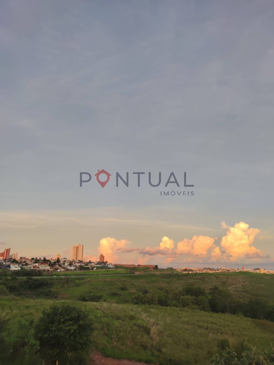 Casa Venda Jardim Acapulco Marília SP 3 Quartos, 1 Suíte, Piscina, Vista para o Vale - Estuda Permuta/ proposta Imobiliária Marília Pontual Imóveis