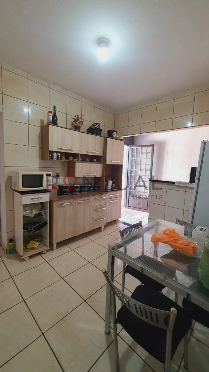 Casa à venda em Marília-SP, Jardim Santa Antonieta: 2 quartos, 1 sala, 1 banheiro, 2 vagas de garagem, 200m²! Visite e negocie com a Pontual Imóvei