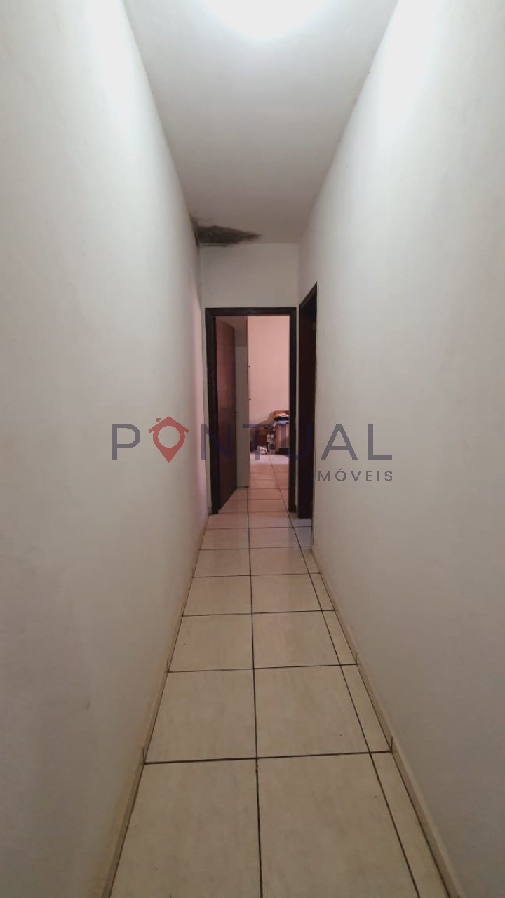 Casa à venda em Marília-SP, Jardim Santa Antonieta: 2 quartos, 1 sala, 1 banheiro, 2 vagas de garagem, 200m²! Visite e negocie com a Pontual Imóvei