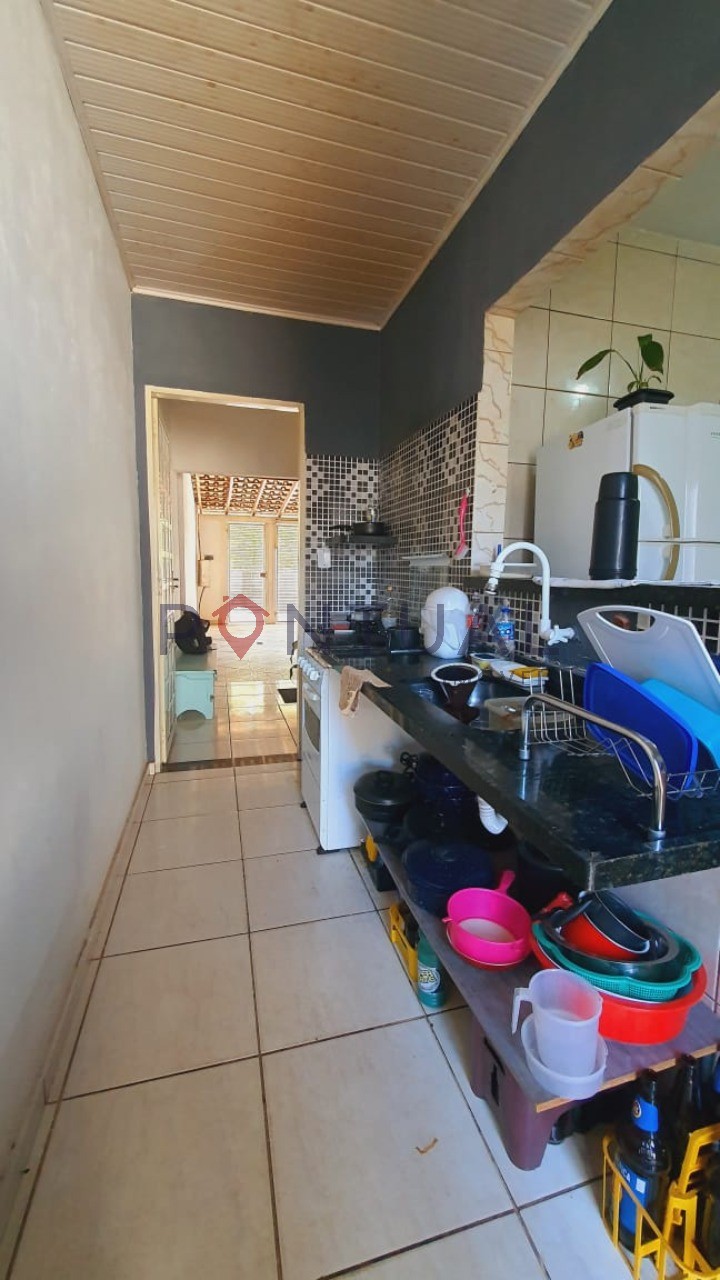 Casa à venda em Marília-SP, Jardim Santa Antonieta: 2 quartos, 1 sala, 1 banheiro, 2 vagas de garagem, 200m²! Visite e negocie com a Pontual Imóvei