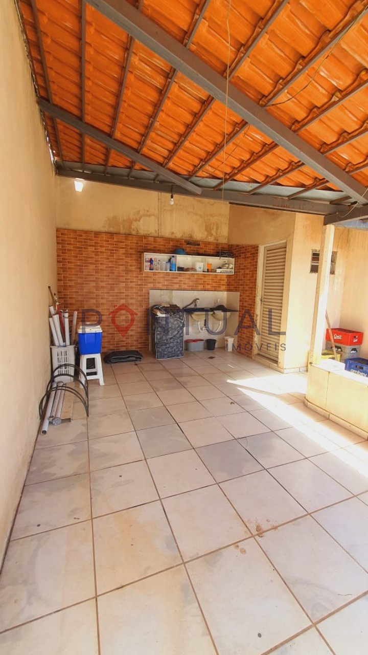 Casa à venda em Marília-SP, Jardim Santa Antonieta: 2 quartos, 1 sala, 1 banheiro, 2 vagas de garagem, 200m²! Visite e negocie com a Pontual Imóvei