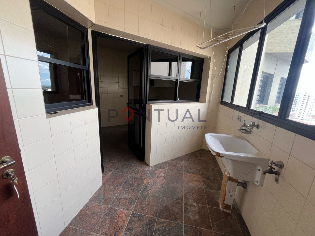 Apartamento de 3 quartos no centro de Marília/SP para aluguel. Agende a sua visita com a Pontual Imóveis - sua imobiliária em Marília de confiança