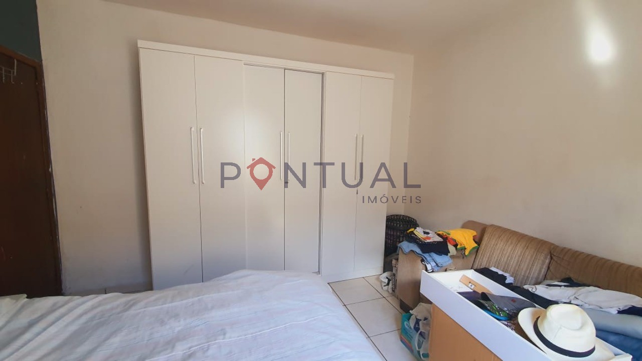 Casa à venda em Marília-SP, Jardim Santa Antonieta: 2 quartos, 1 sala, 1 banheiro, 2 vagas de garagem, 200m²! Visite e negocie com a Pontual Imóvei