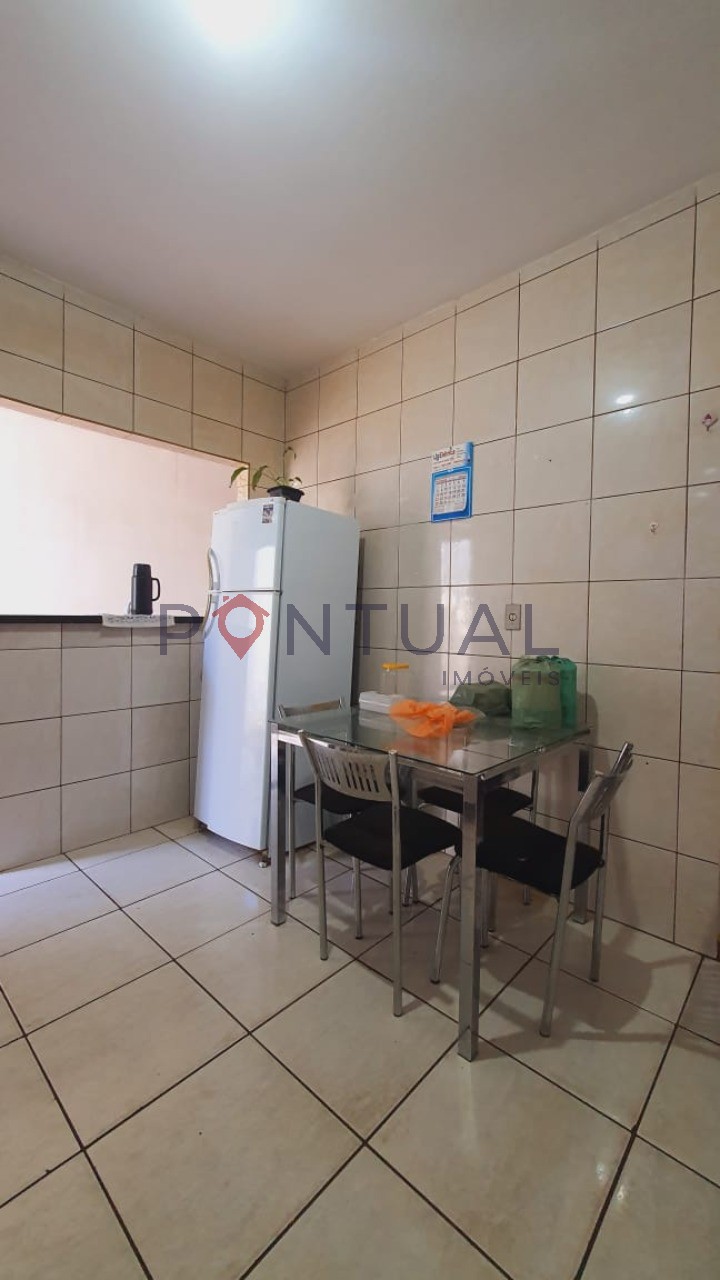 Casa à venda em Marília-SP, Jardim Santa Antonieta: 2 quartos, 1 sala, 1 banheiro, 2 vagas de garagem, 200m²! Visite e negocie com a Pontual Imóvei