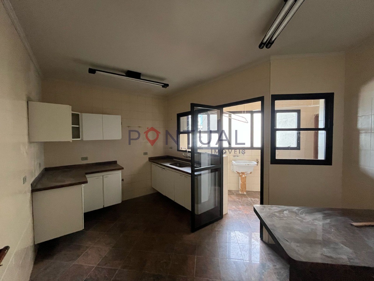 Apartamento de 3 quartos no centro de Marília/SP para aluguel. Agende a sua visita com a Pontual Imóveis - sua imobiliária em Marília de confiança