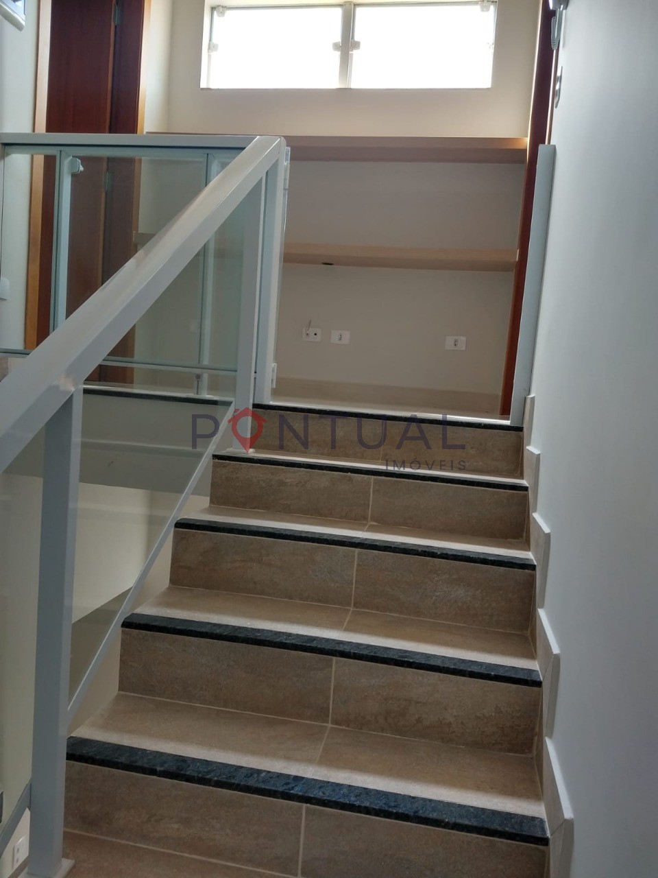 Casa à venda com 2 suítes e localização privilegiada em marí
