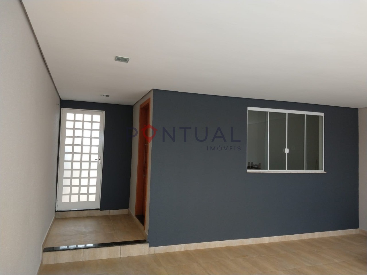Casa à venda com 2 suítes e localização privilegiada em marí