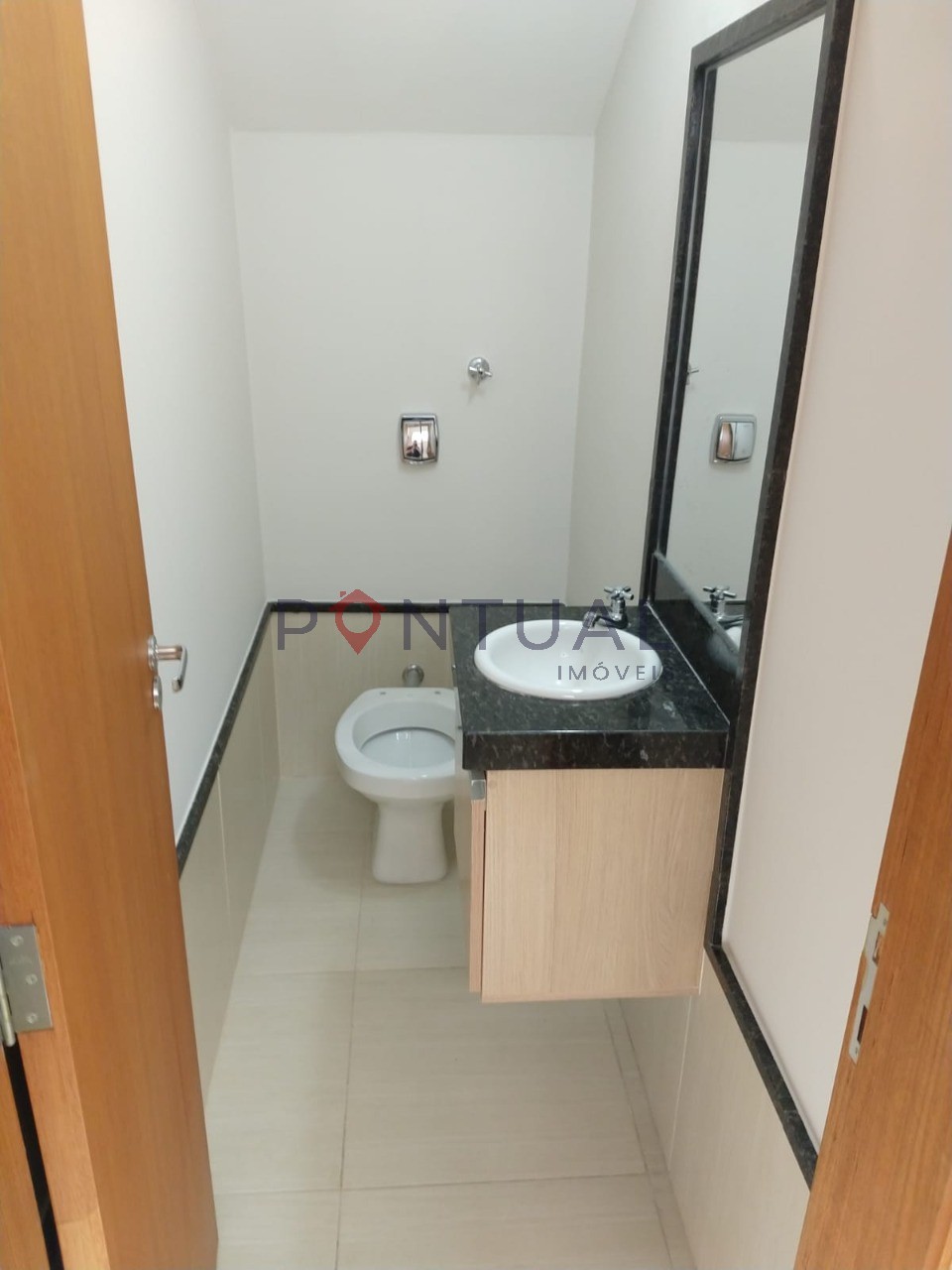 Casa à venda com 2 suítes e localização privilegiada em marí