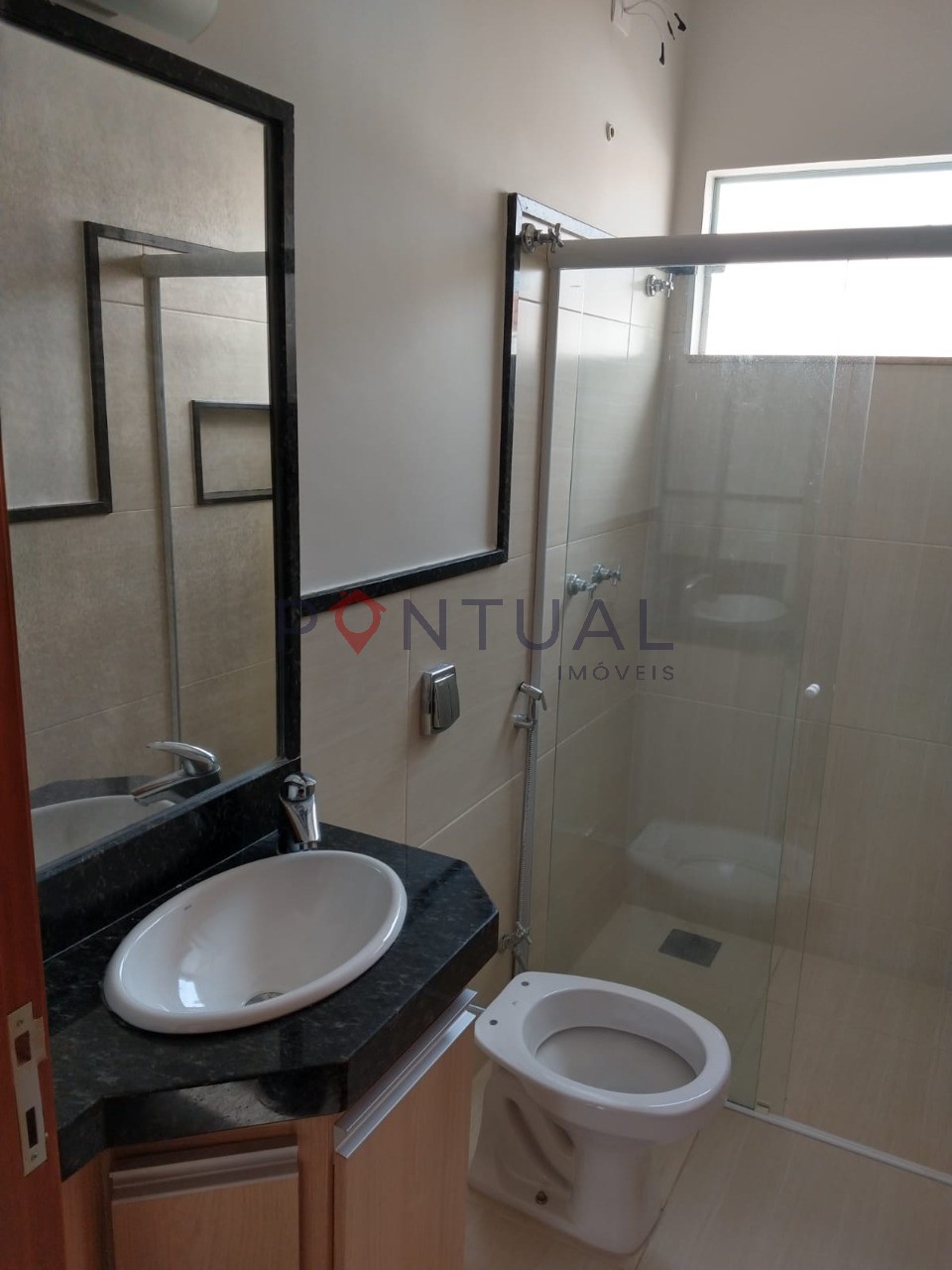 Casa à venda com 2 suítes e localização privilegiada em marí
