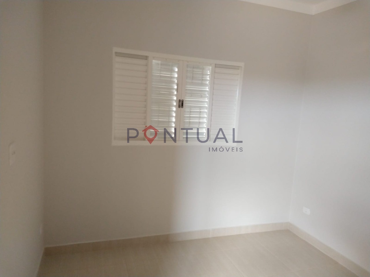 Casa à venda com 2 suítes e localização privilegiada em marí