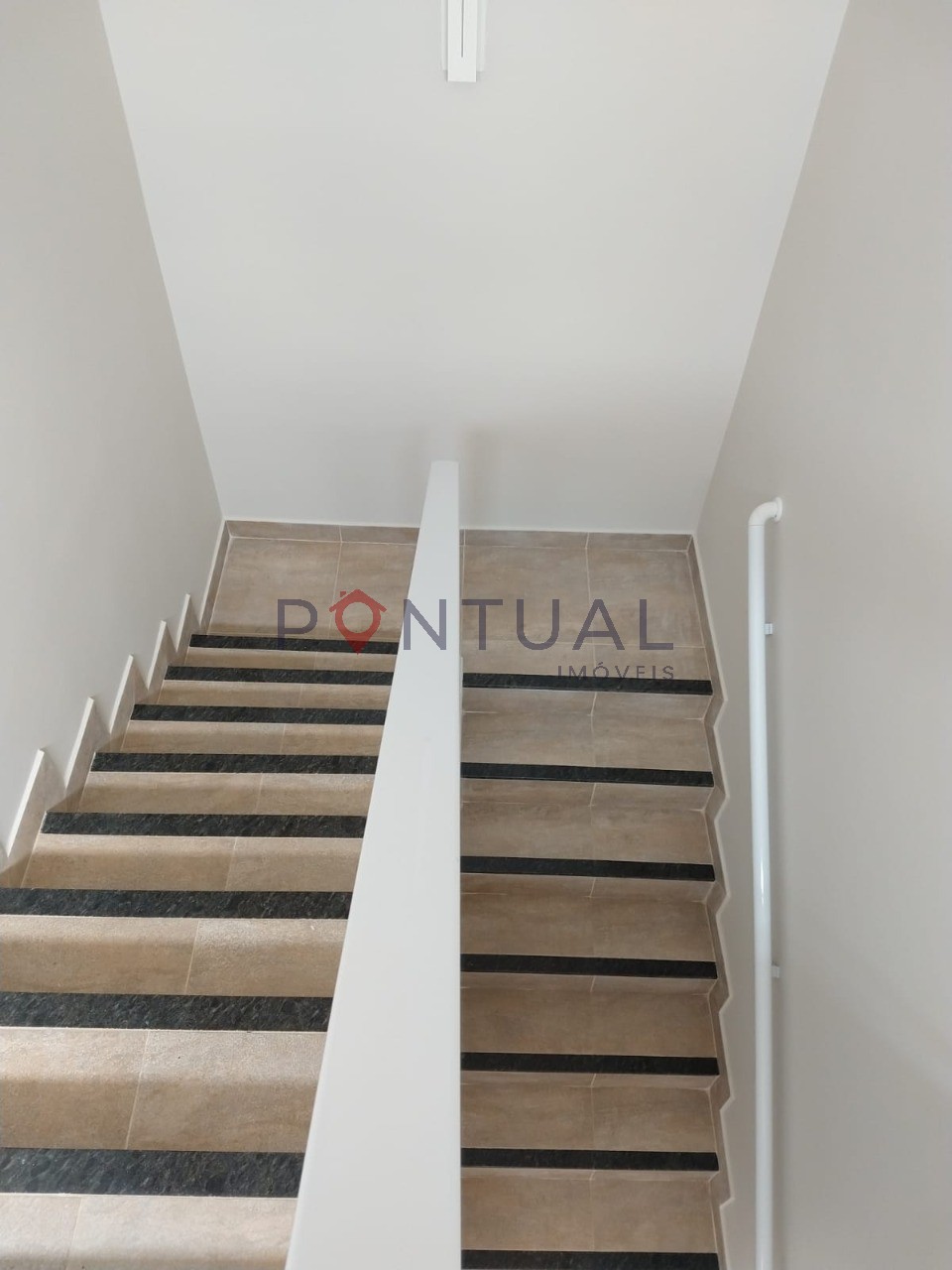 Casa à venda com 2 suítes e localização privilegiada em Marília-SP no Jardim Aeroporto. Venha conhecer