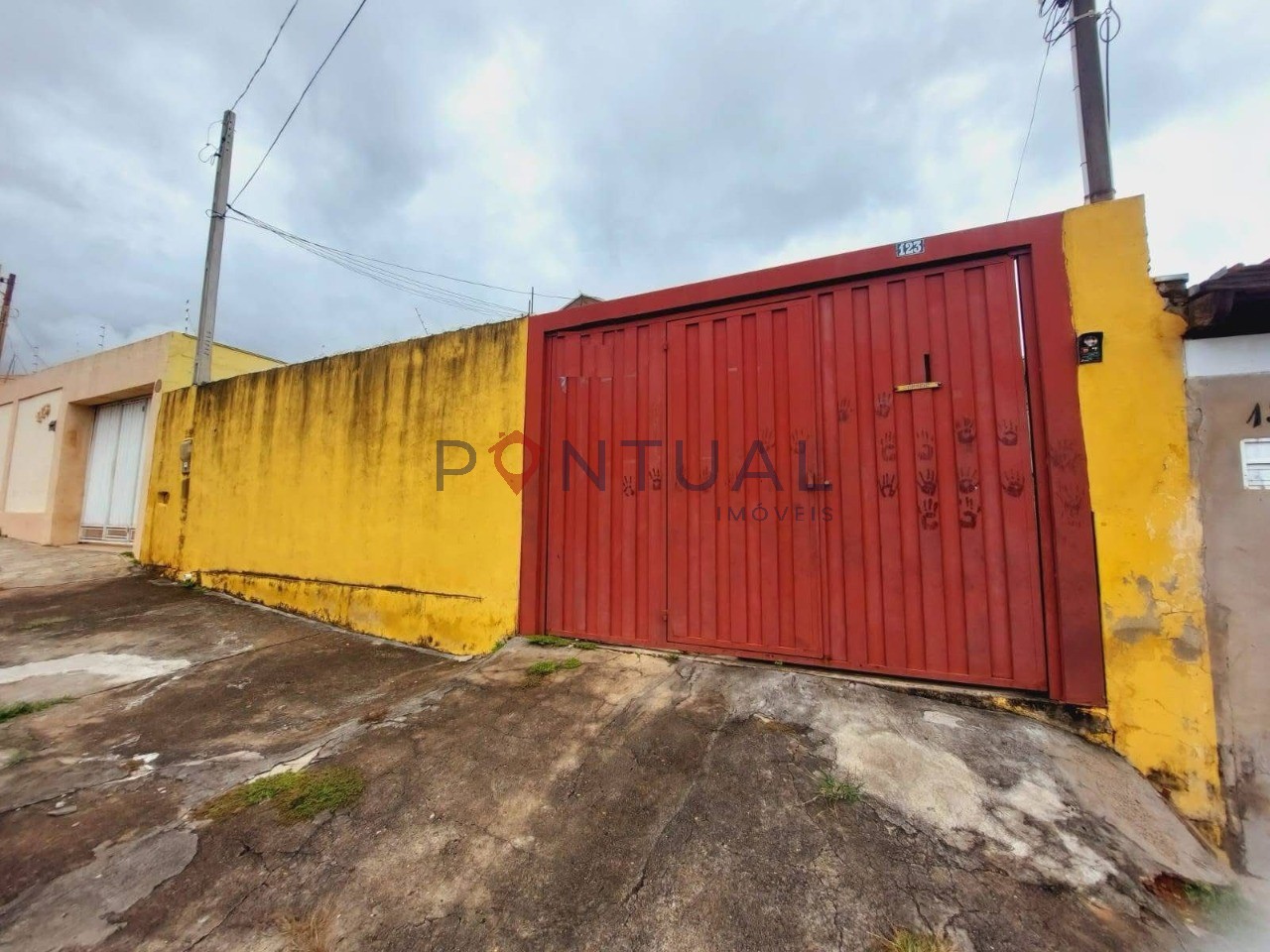 Casa à venda em marília-sp em bairro próximo ao centro. Venh