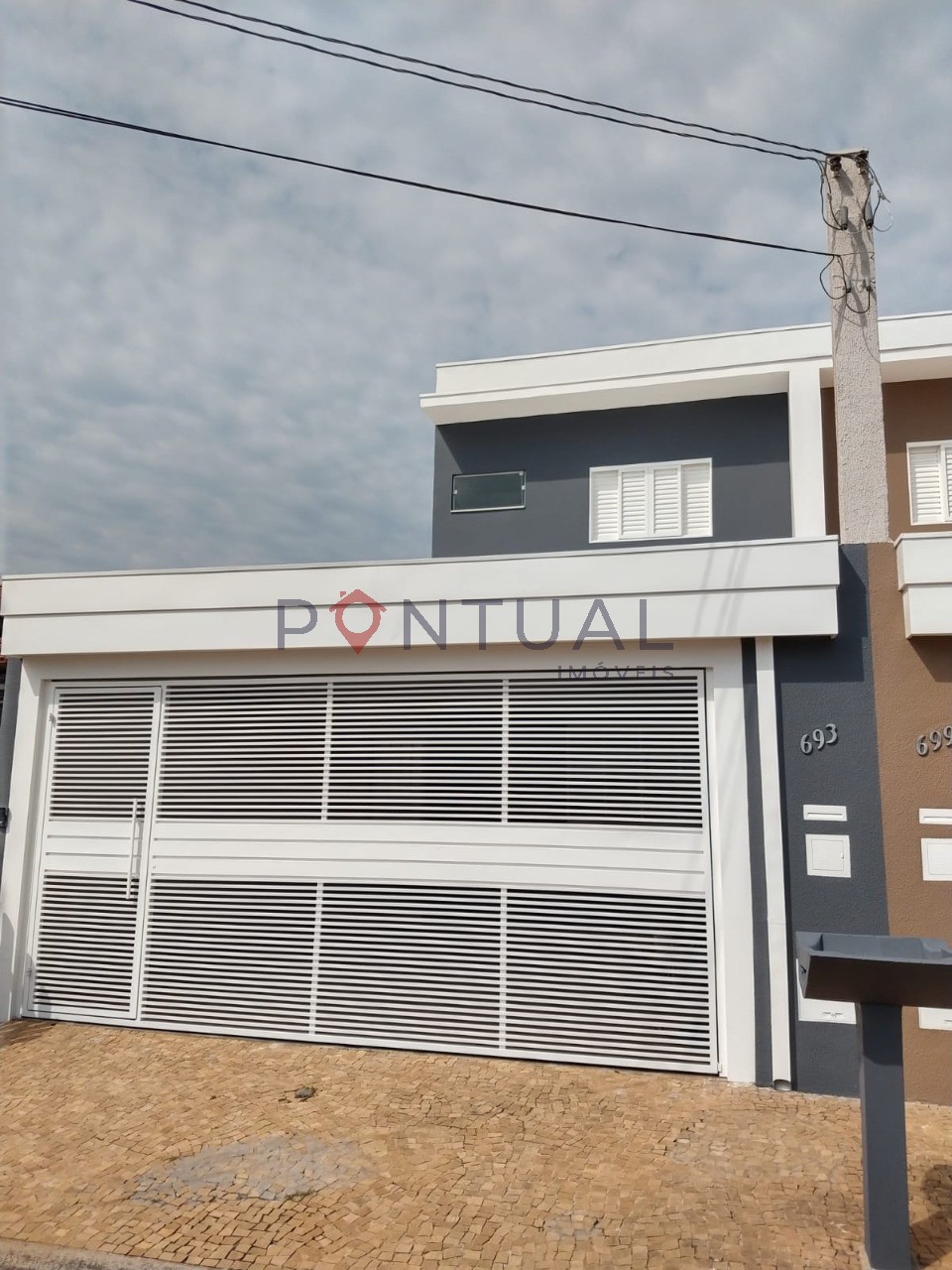 Casa à venda com 2 suítes e localização privilegiada em marí