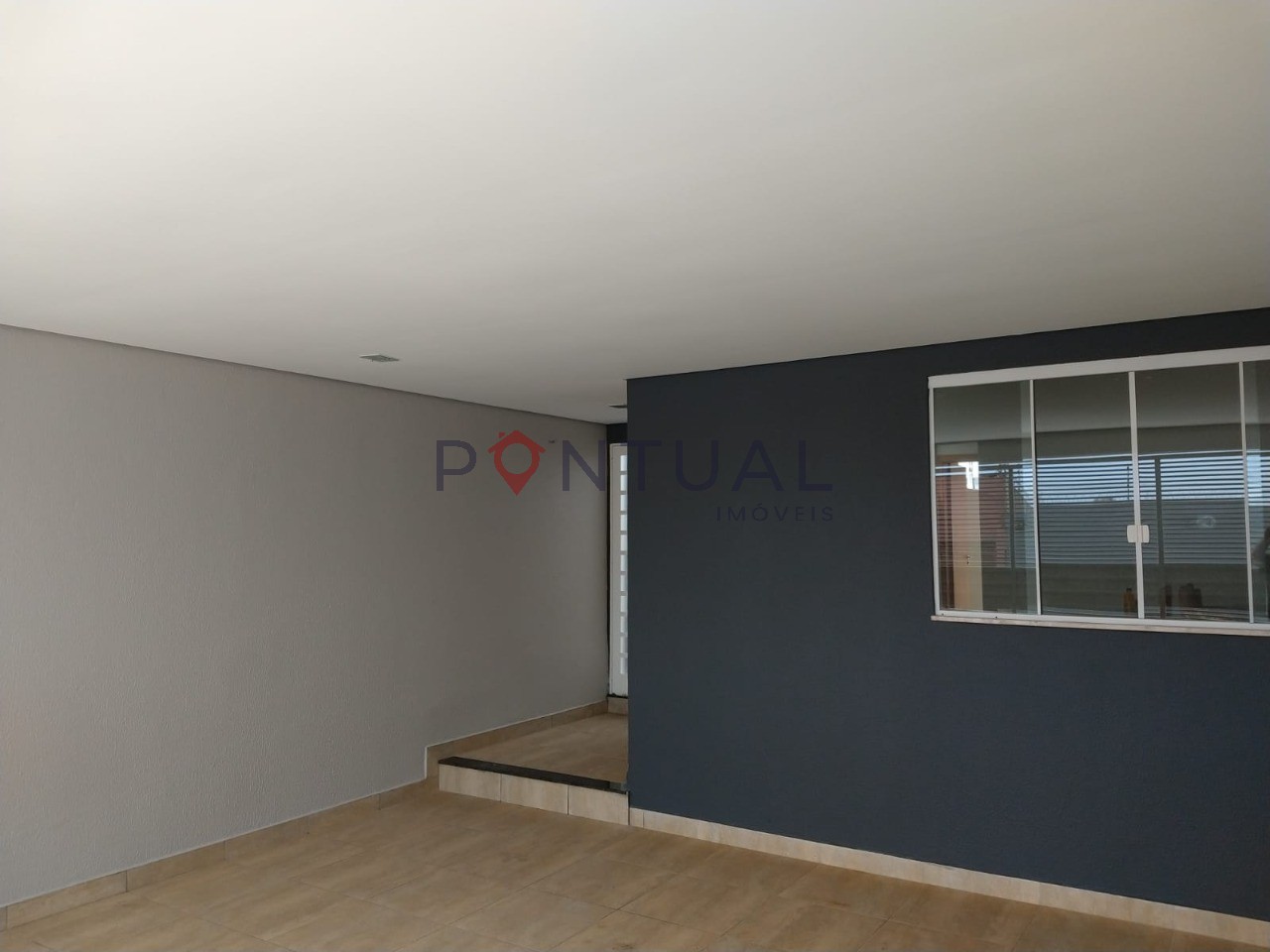 Casa à venda com 2 suítes e localização privilegiada em marí