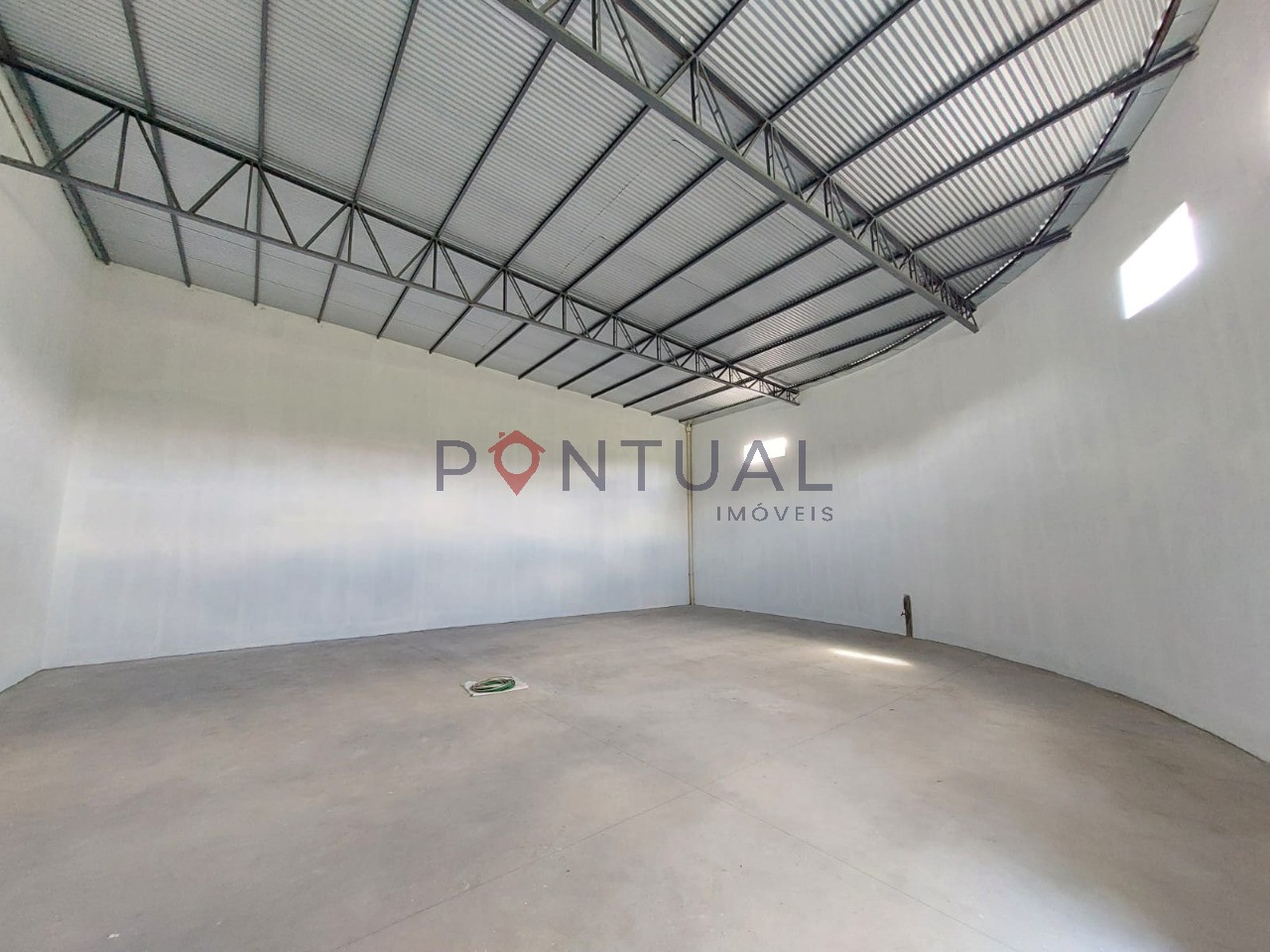 Aluguel de barracão comercial de 200m² no jardim aquárius, m