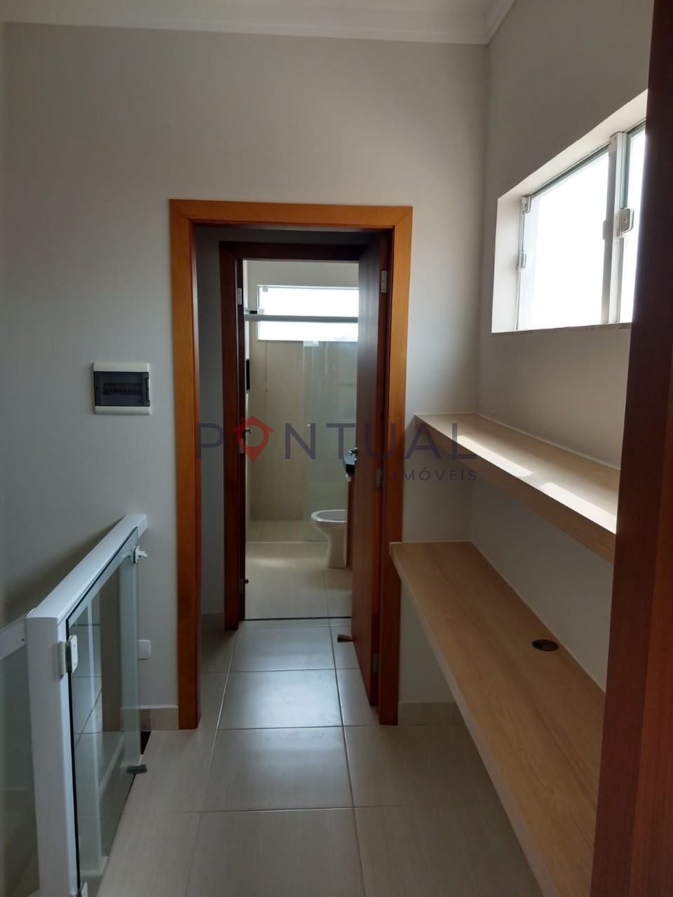 Casa à venda com 2 suítes e localização privilegiada em marí
