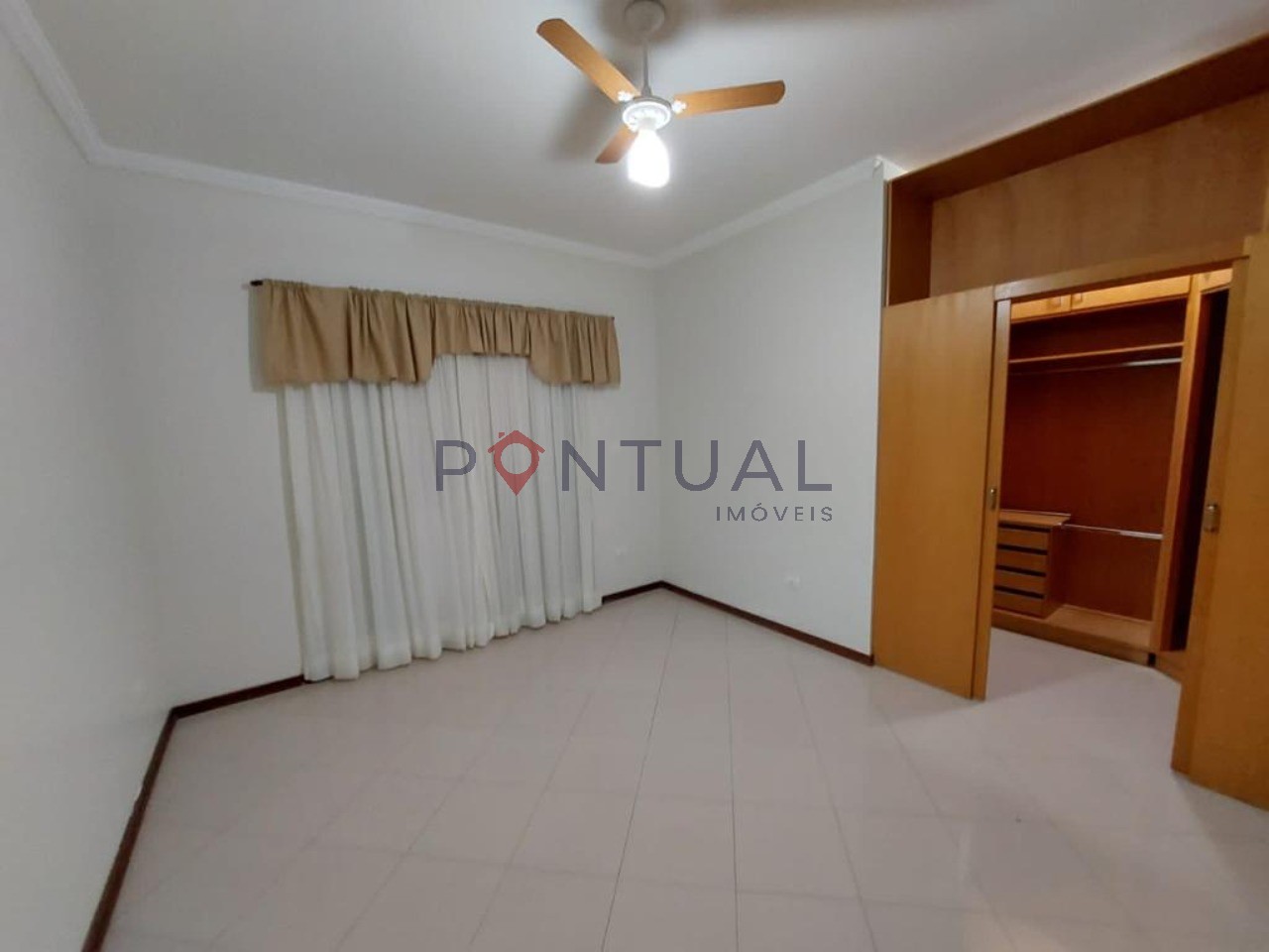Chácaraa venda em marilia em condominio fechado com 3 quarto