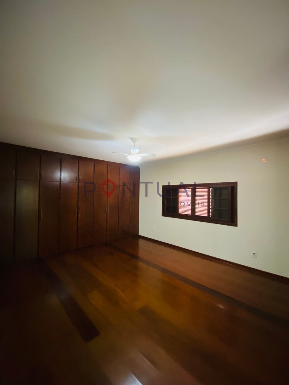 Casa de luxo no Parque das Esmeraldas, Marília-SP. Disponível para alugar e venda. Venha visitar!