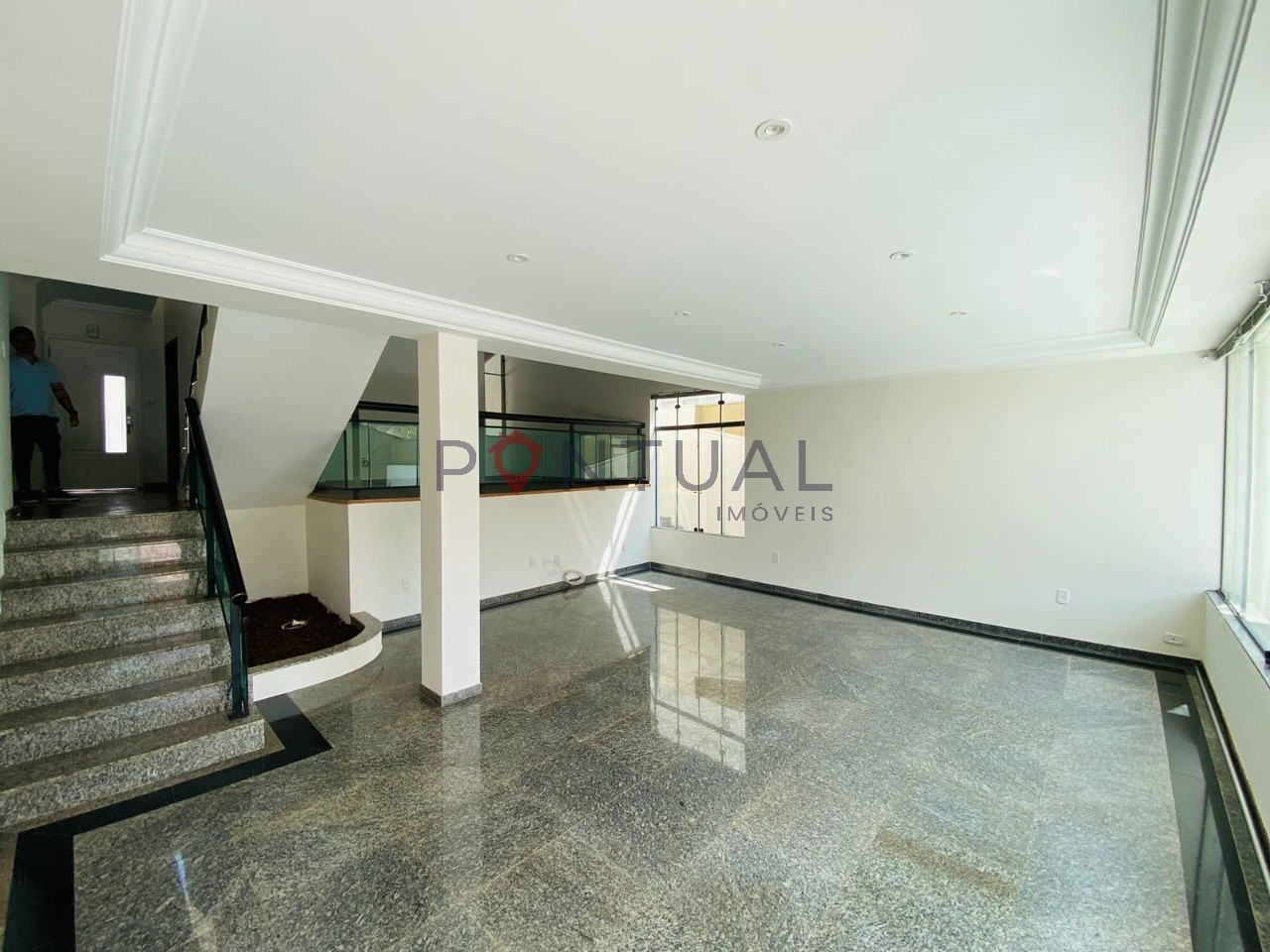 Casa de luxo no Parque das Esmeraldas, Marília-SP. Disponível para alugar e venda. Venha visitar!