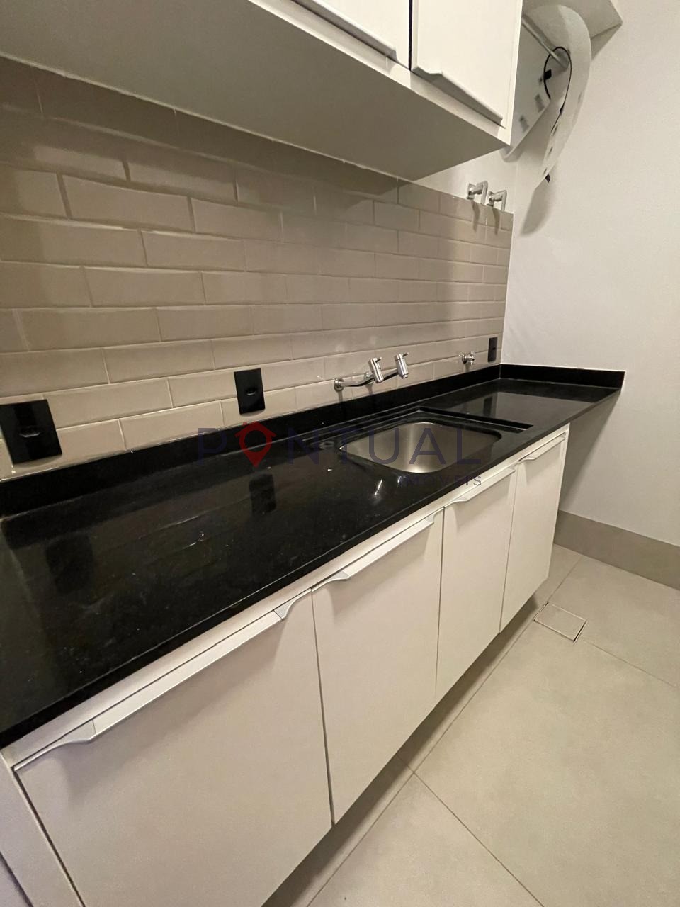 Casa em condomínio de luxo com 3 suítes no condomínio villag