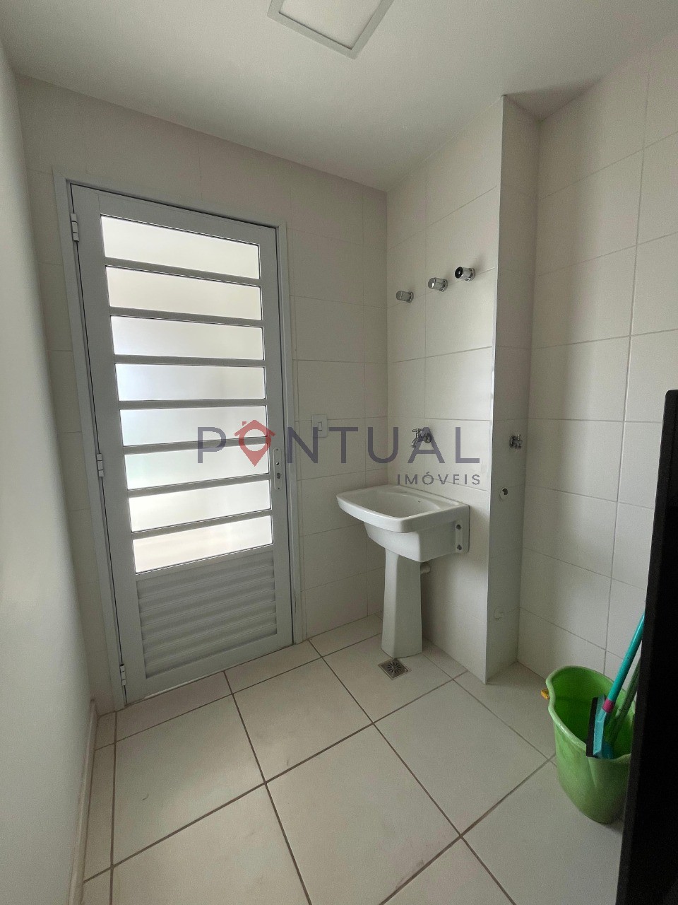 Apartamento à Venda em Marília-SP no Condomínio Pátio Esmeralda