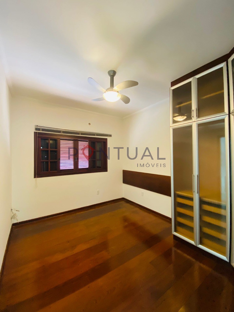 Casa de luxo no Parque das Esmeraldas, Marília-SP. Disponível para alugar e venda. Venha visitar!