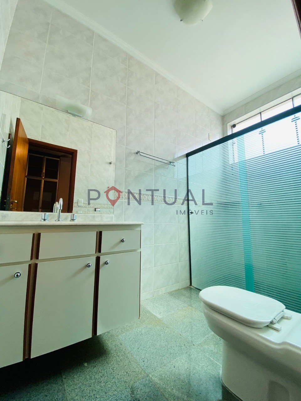Casa de luxo no Parque das Esmeraldas, Marília-SP. Disponível para alugar e venda. Venha visitar!