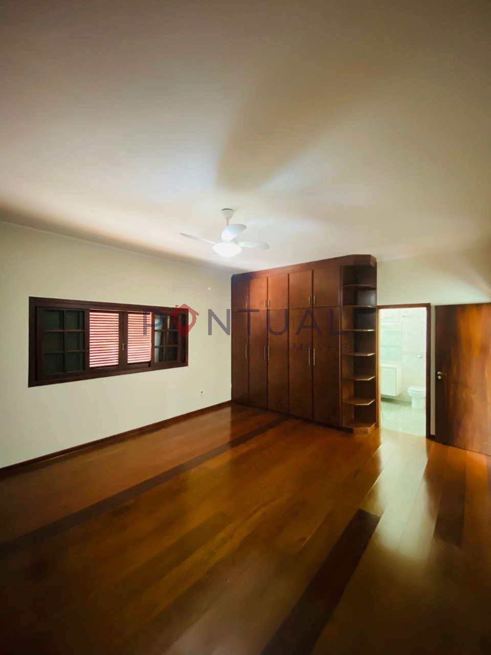 Casa de luxo no Parque das Esmeraldas, Marília-SP. Disponível para alugar e venda. Venha visitar!