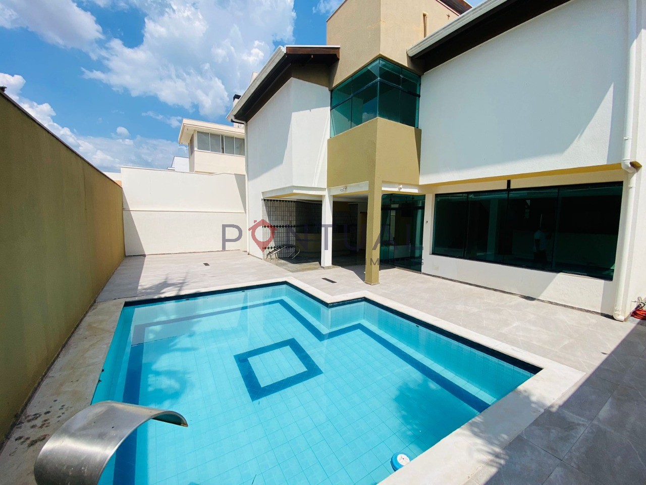 Casa de luxo no Parque das Esmeraldas, Marília-SP. Disponível para alugar e venda. Venha visitar!