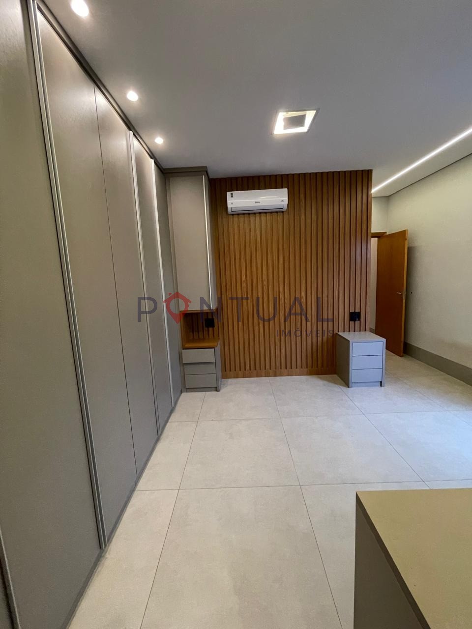 Casa em condomínio de luxo com 3 suítes no condomínio villag