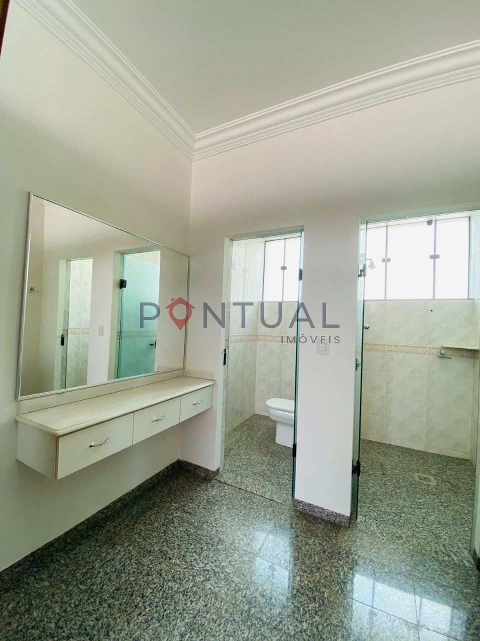 Casa de luxo no Parque das Esmeraldas, Marília-SP. Disponível para alugar e venda. Venha visitar!