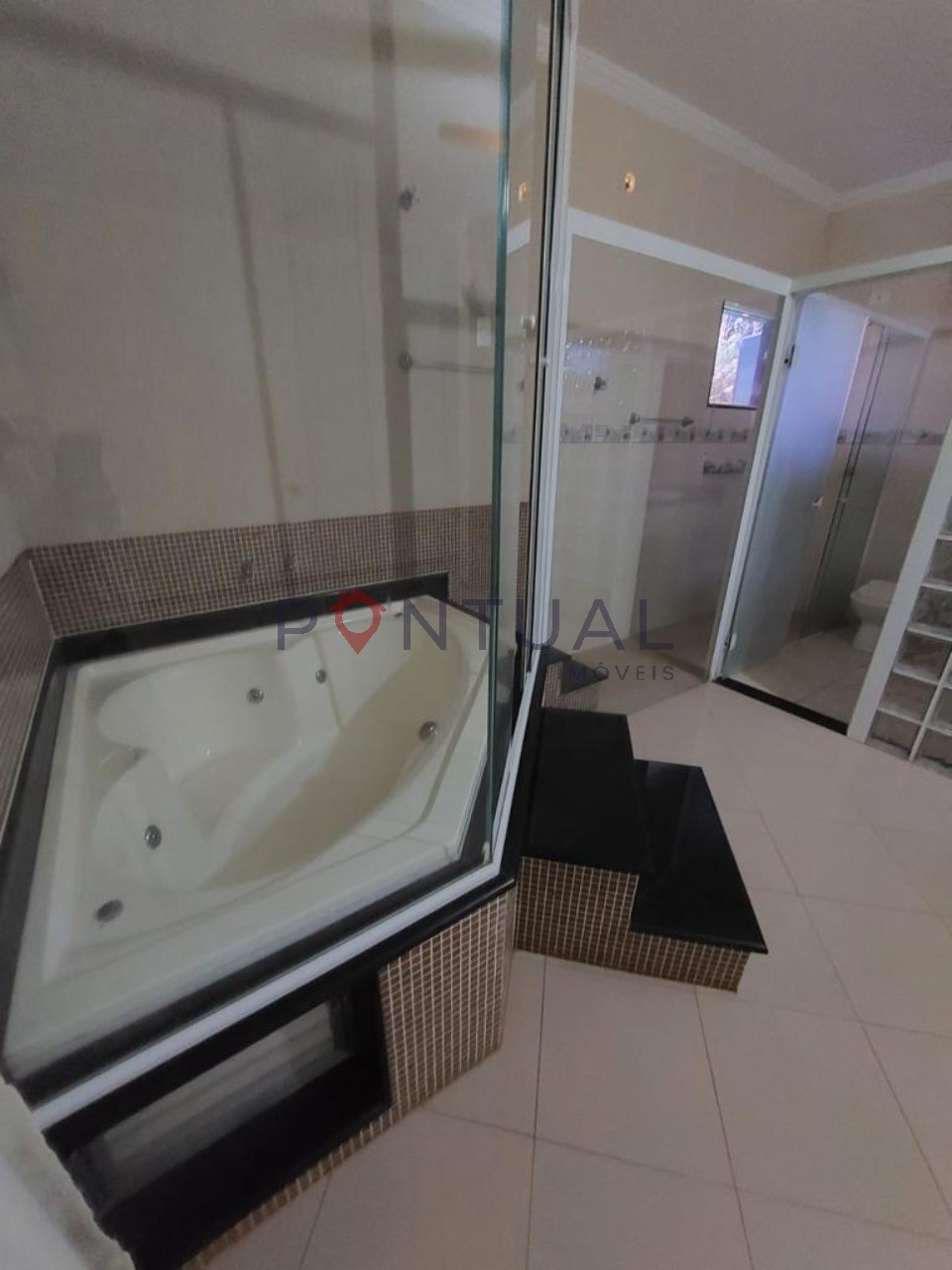 Chácaraa venda em marilia em condominio fechado com 3 quarto