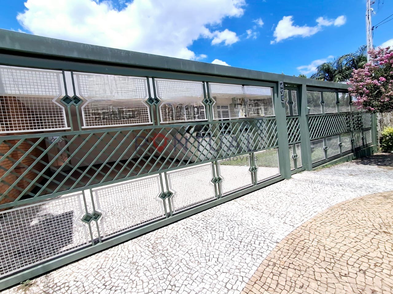 Imóvel de alto padrão para alugar no Jardim Maria Izabel em Marília-SP. Venha conferir