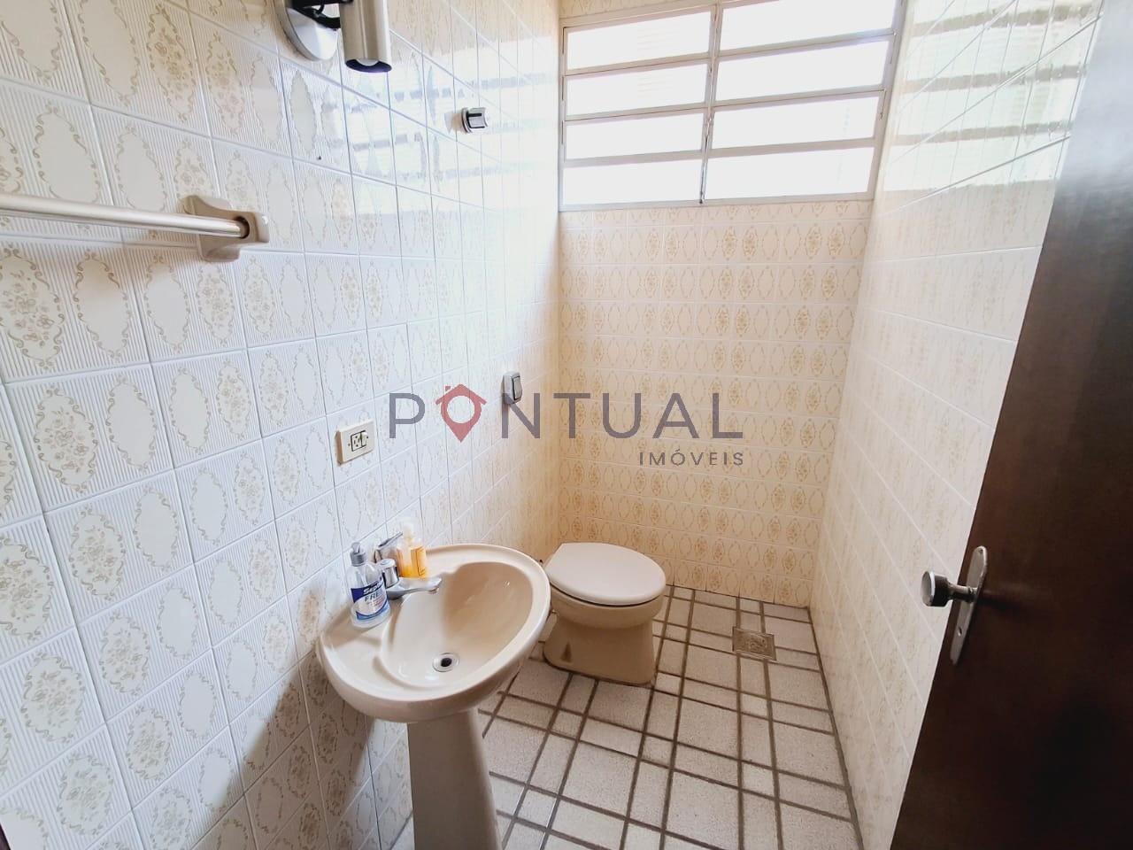 Imóvel de alto padrão para alugar no Jardim Maria Izabel em Marília-SP. Venha conferir