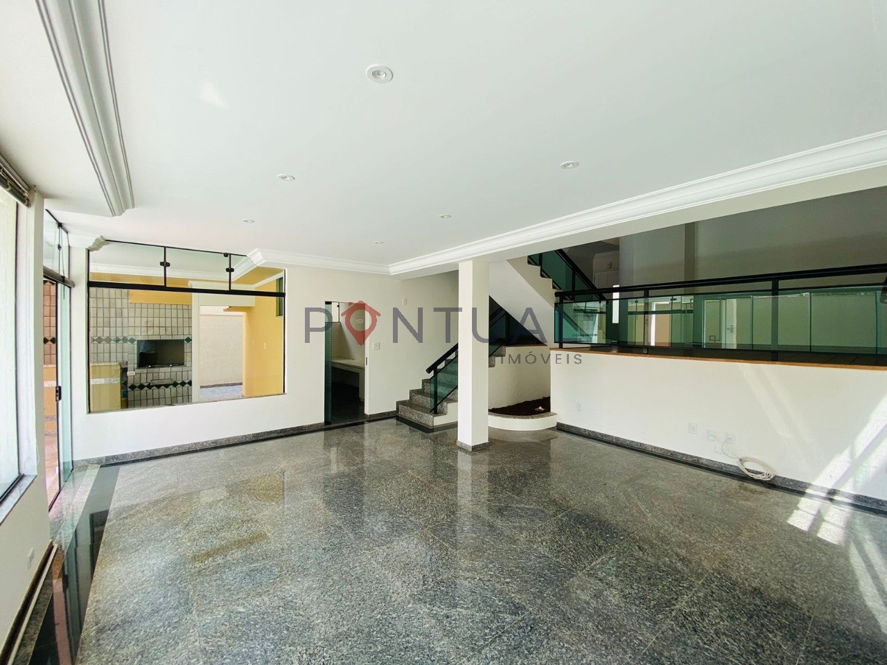 Casa de luxo no Parque das Esmeraldas, Marília-SP. Disponível para alugar e venda. Venha visitar!