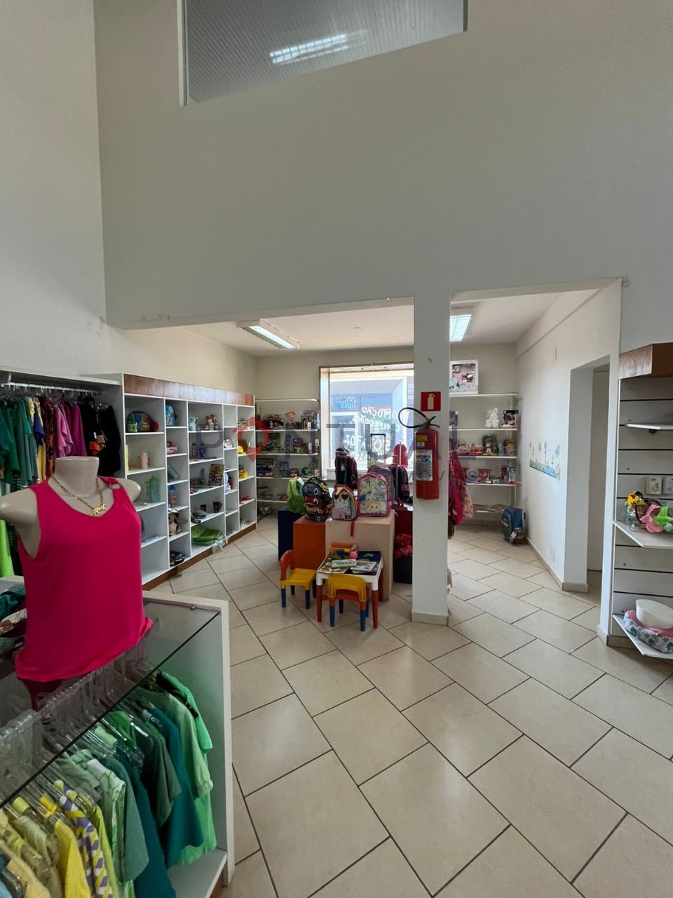 Salão comercial em Marília para venda ou aluguel, 278m² no Jardim Maria Izabel. Venha visitar