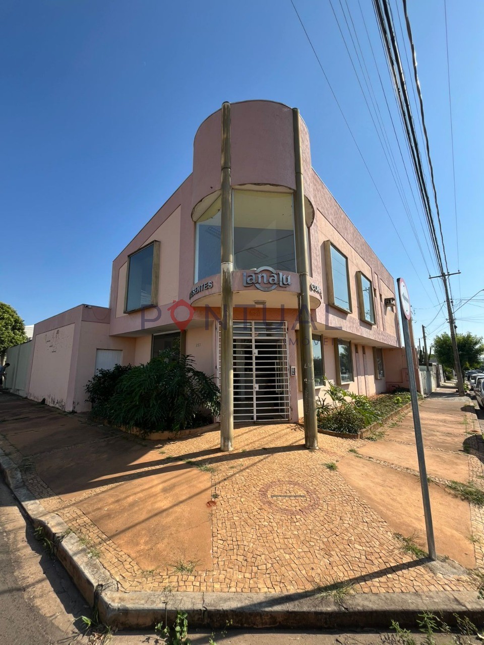 Salão comercial em Marília para venda ou aluguel, 278m² no Jardim Maria Izabel. Venha visitar