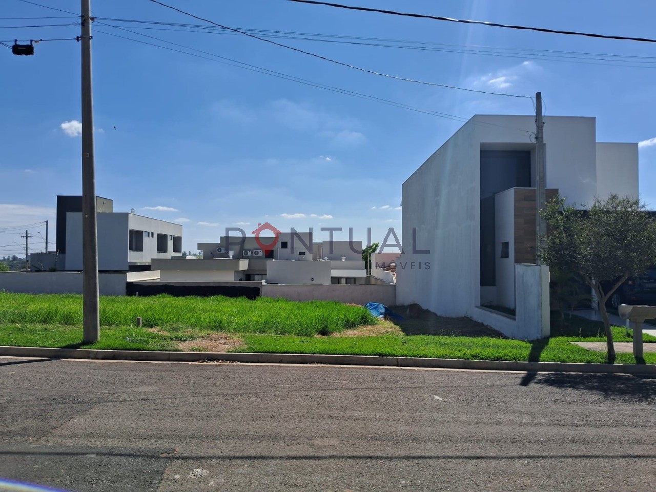 Terreno 250m² à Venda no Verana Parque Alvorada. Invista em Marília com a Pontual Imóveis sua imobiliária em Marília de confiança!