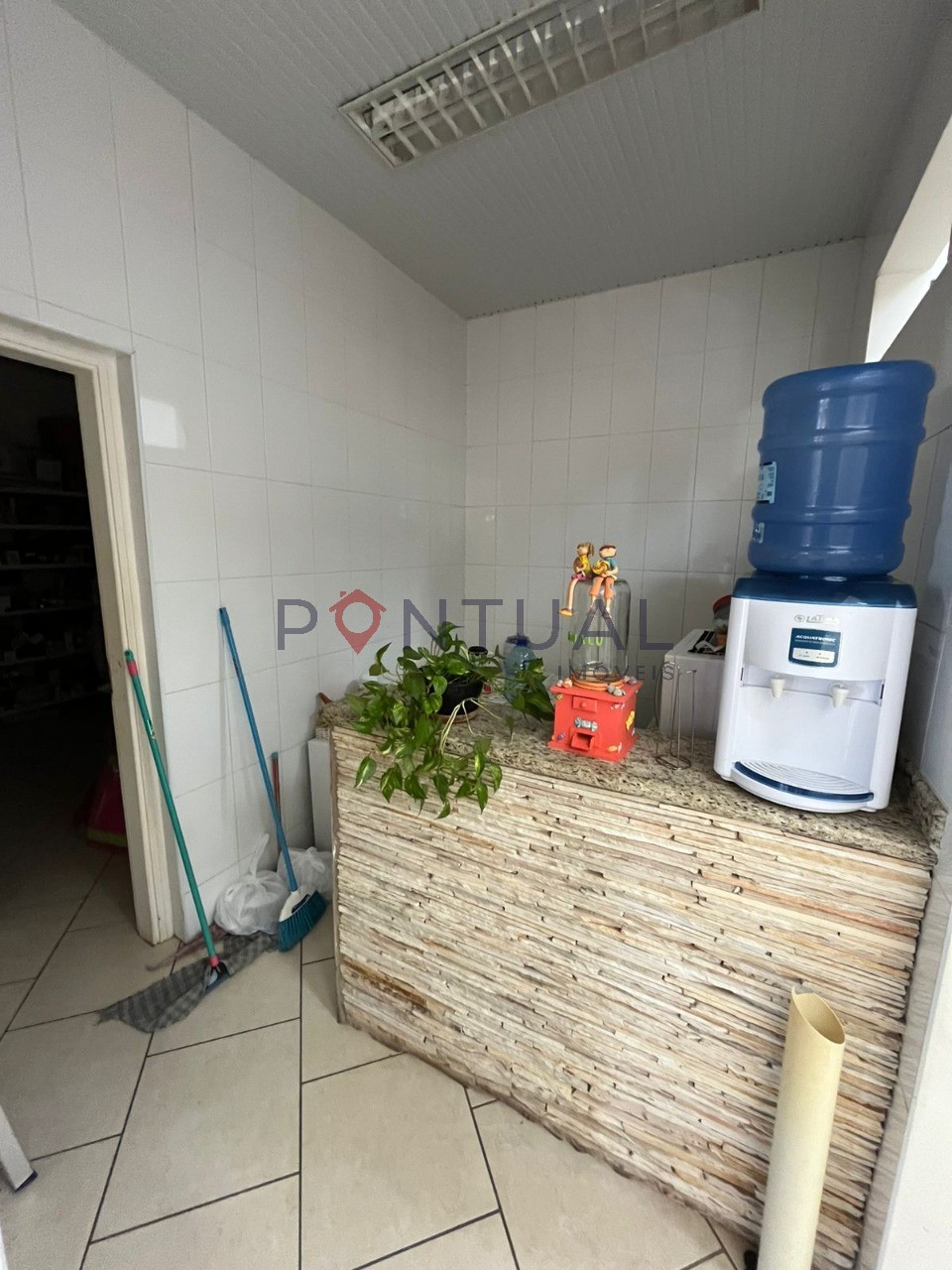 Salão comercial em Marília para venda ou aluguel, 278m² no Jardim Maria Izabel. Venha visitar