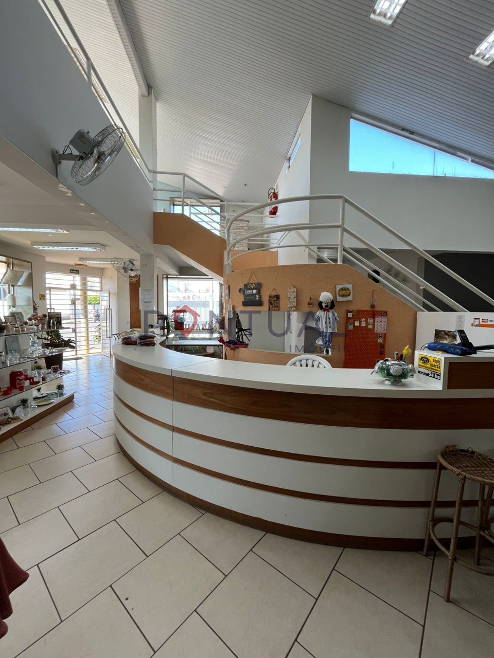 Salão comercial em Marília para venda ou aluguel, 278m² no Jardim Maria Izabel. Venha visitar
